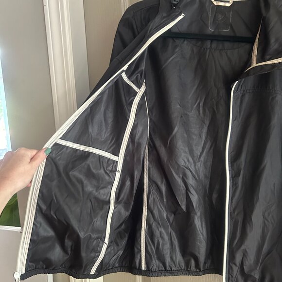 black windbreaker with white zip - Picture 5 of 6